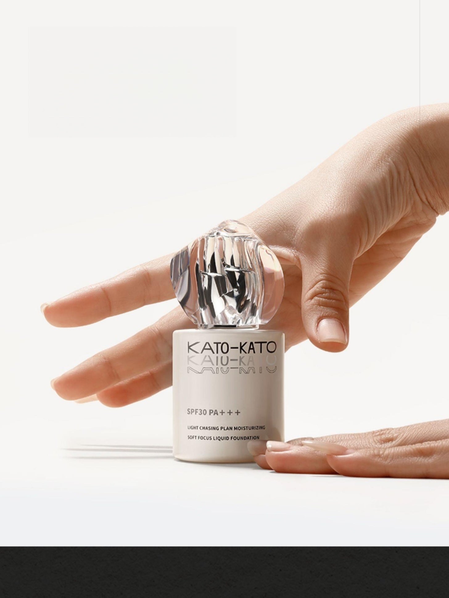 KATO-KATO Light Chasing Plan Moisturizing Soft Focus Liquid Foundation 30g SPF30 PA+++