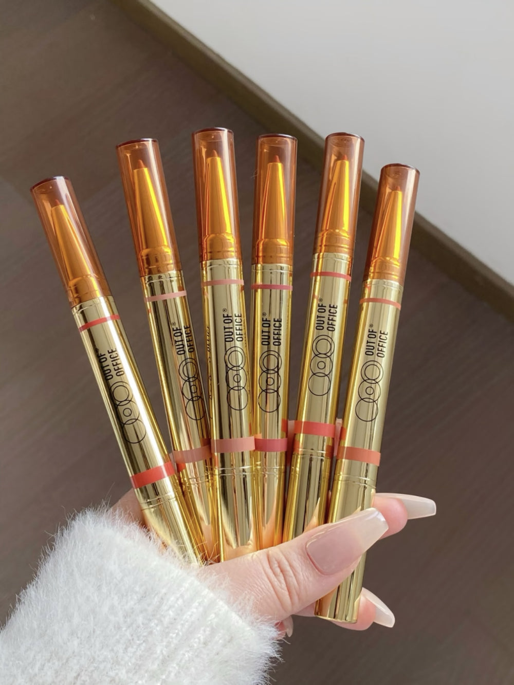 OUT OF OFFICE 2IN1 Glossy Lip Balm n Lipliner Duo 1.3g+300mg